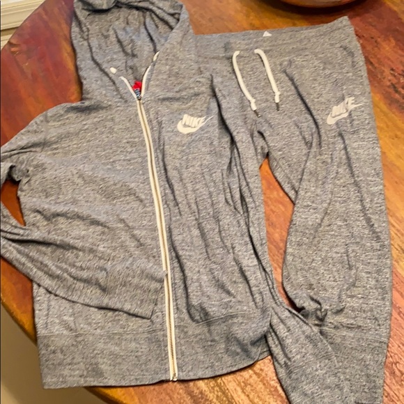 nike joggers and matching hoodie